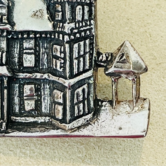 Sterling Silver Victorian Mansion Brooch - Picture 5 of 9